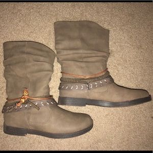Taupe Nuback Mid Calf BOOTS - NEW‼️✨🍁🍂